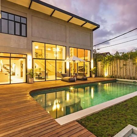 Manresa Villa Bali 4 Canggu Екстериор снимка