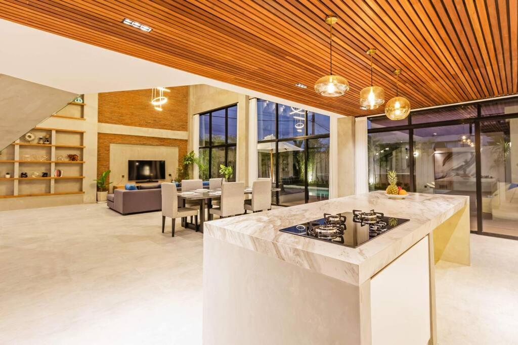 Manresa Villa Bali 4 Canggu Екстериор снимка